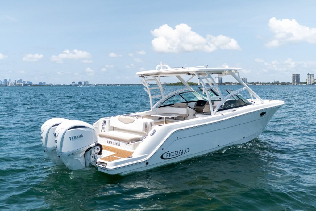 Used 2024 Robalo R317 For Sale