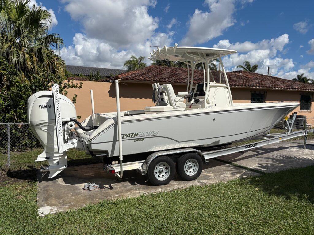 Used 2024 Pathfinder 2400 Open