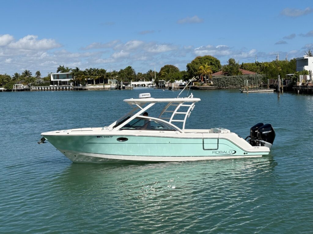 2023 Robalo R317 Dual Console For Sale